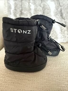 Stonz Black Puffer Baby Booties with Toggle